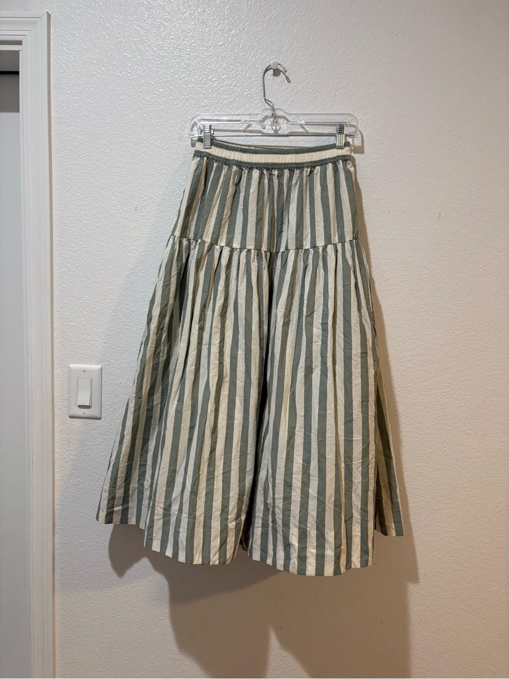 Marine Layer XS Striped Tiered Midi Skirt in Sage and Cream